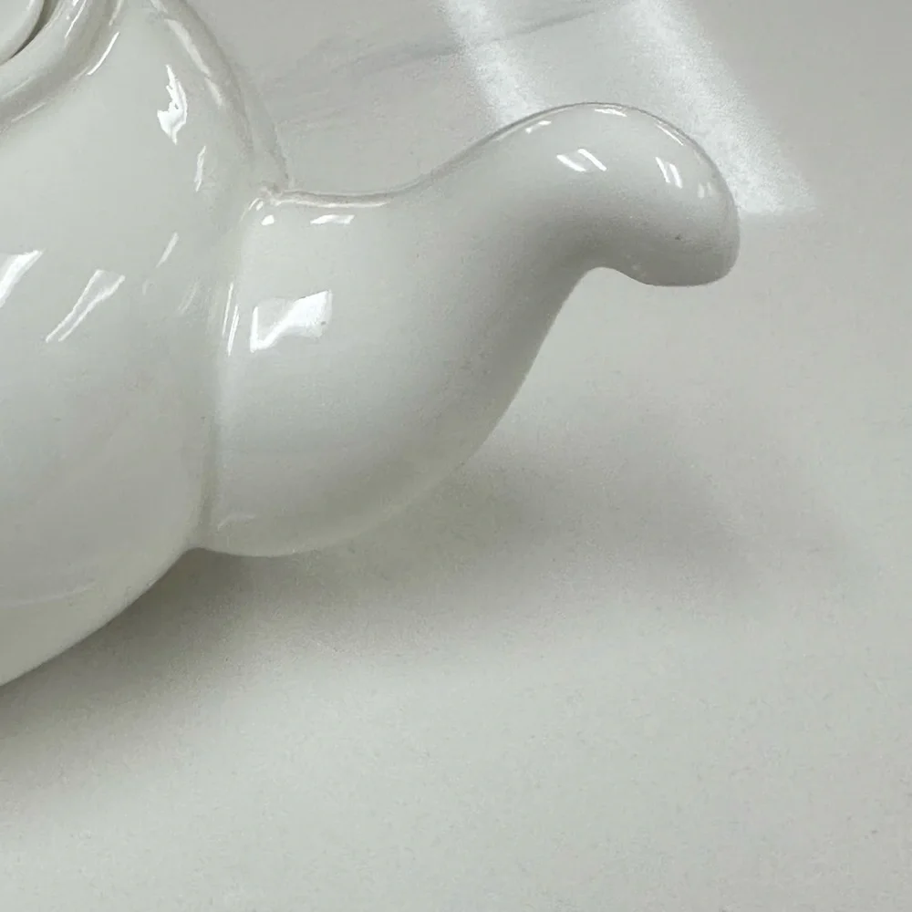 Vintage Chinese porcelain teapot - Picture 4 of 8